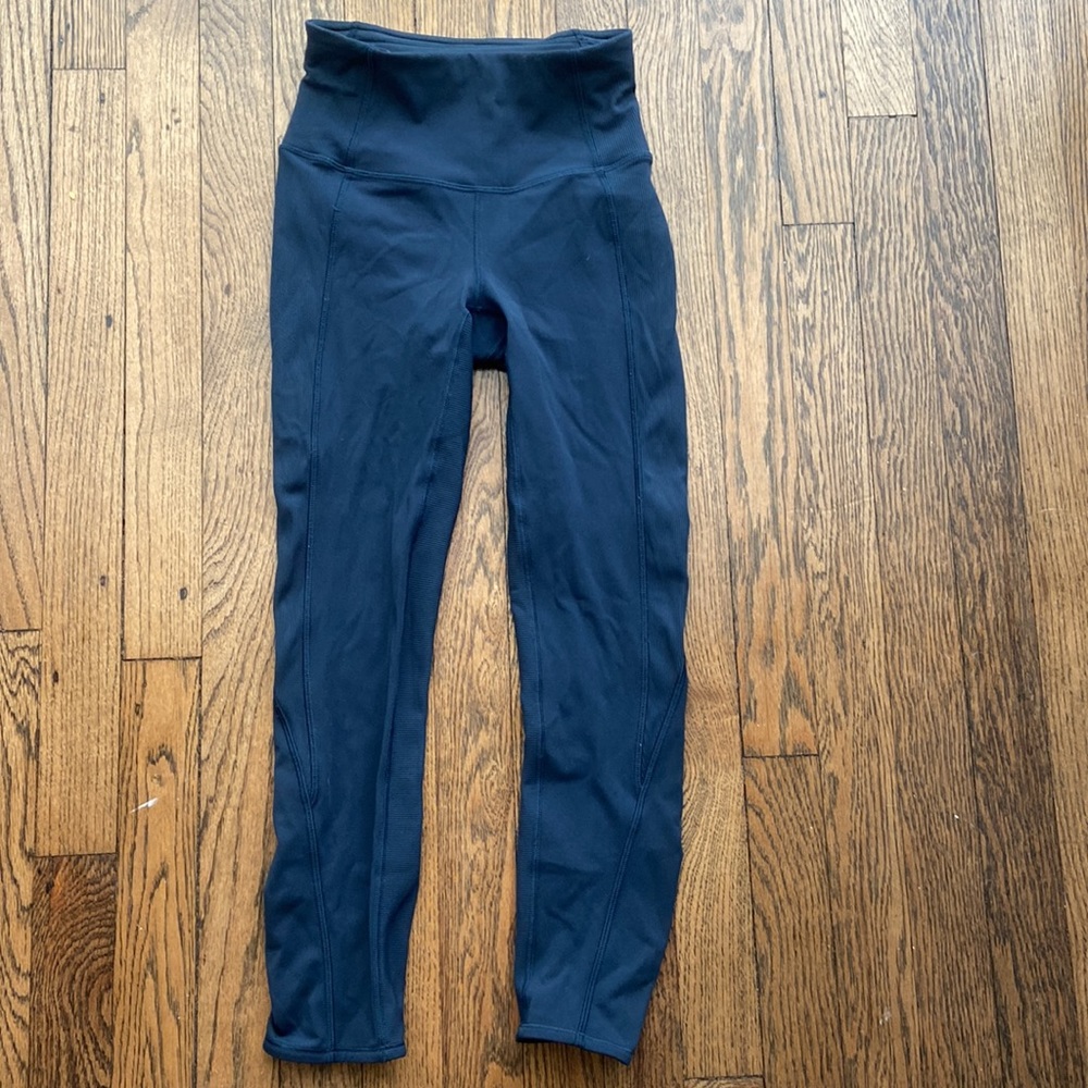 Lululemon 7/8 Tights w zipper pocket in blue